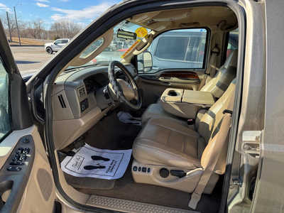 2004 Ford F250 Crew Cab, $10671. Photo 7