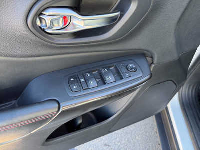 2019 Jeep Cherokee, $17778. Photo 8