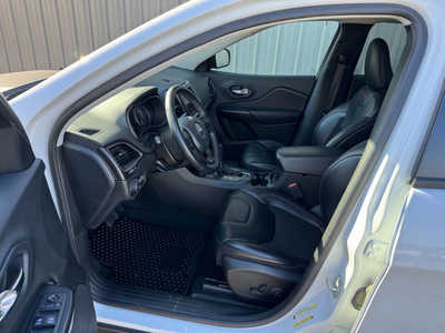 2019 Jeep Cherokee, $17778. Photo 9