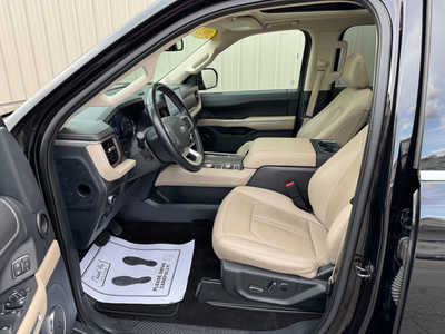 2022 Ford Expedition Max, $46999. Photo 9