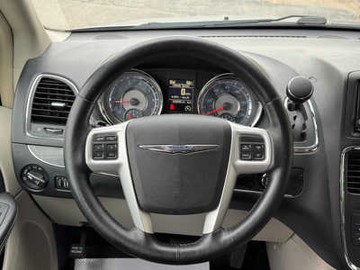 2016 Chrysler Town & Country, $8995. Photo 11