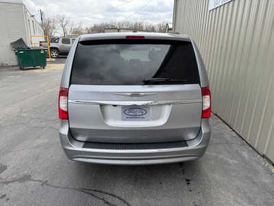 2016 Chrysler Town & Country, $8995. Photo 4