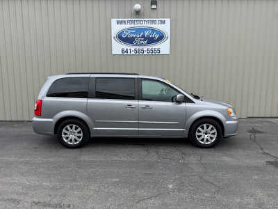 2016 Chrysler Town & Country, $8995. Photo 6
