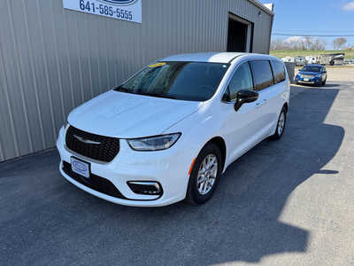 2024 Chrysler Pacifica, $34999. Photo 2