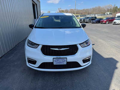 2024 Chrysler Pacifica, $34999. Photo 3