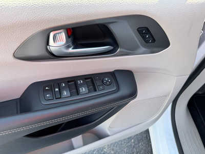 2024 Chrysler Pacifica, $34999. Photo 7