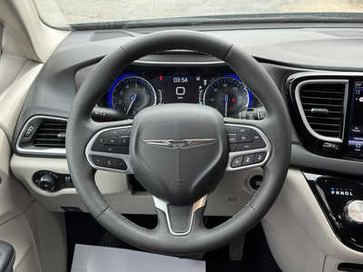 2023 Chrysler Pacifica, $26999. Photo 11