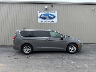2023 Chrysler Pacifica, $26999. Photo 6