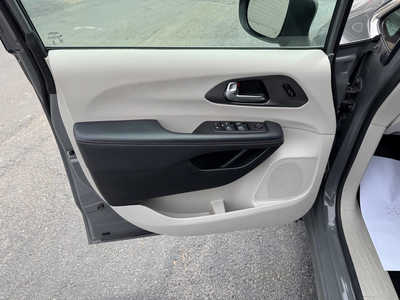 2023 Chrysler Pacifica, $26999. Photo 7