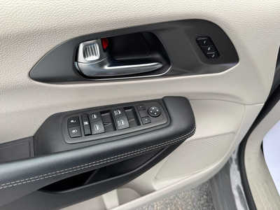 2023 Chrysler Pacifica, $26999. Photo 8