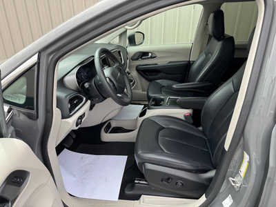 2023 Chrysler Pacifica, $26999. Photo 9