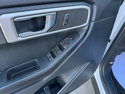 2021 Ford Explorer, $16756. Photo 8