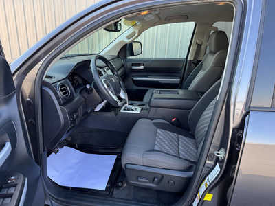 2018 Toyota Tundra Crew Cab, $37995. Photo 9