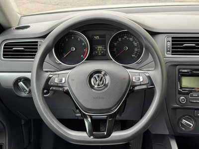 2015 Volkswagen Jetta, $9712. Photo 10