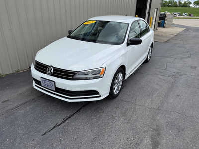 2015 Volkswagen Jetta, $9712. Photo 2