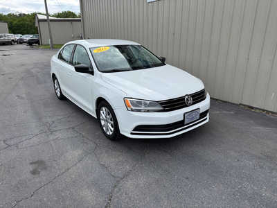 2015 Volkswagen Jetta, $9712. Photo 5