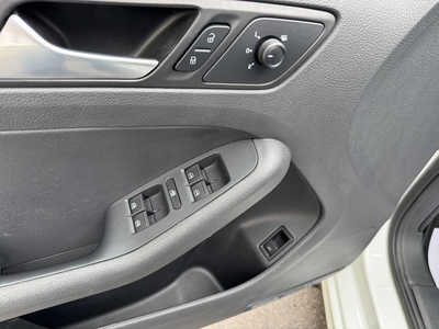 2015 Volkswagen Jetta, $9712. Photo 8