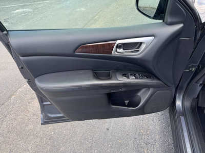 2013 Nissan Pathfinder, $0. Photo 7
