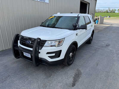 2018 Ford Explorer, $10850. Photo 2