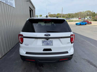 2018 Ford Explorer, $10850. Photo 4