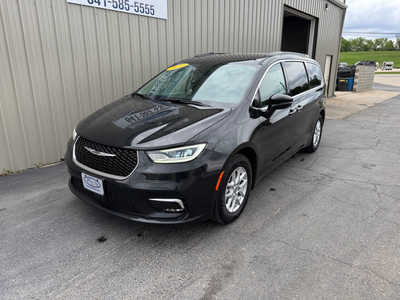 2022 Chrysler Pacifica, $0. Photo 2