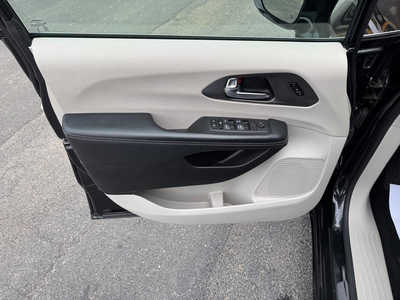 2022 Chrysler Pacifica, $0. Photo 7