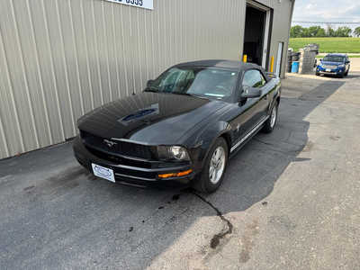 2006 Ford Mustang, $10900. Photo 2