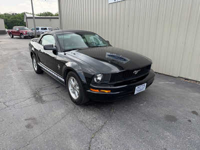 2006 Ford Mustang, $10900. Photo 5