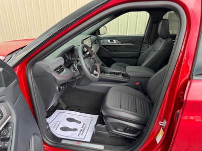 2025 Ford Explorer, $49637. Photo 9