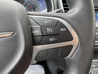 2015 Chrysler 200, $5999. Photo 12