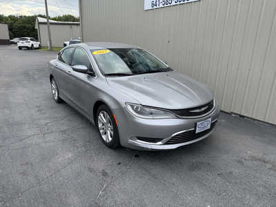 2015 Chrysler 200, $5999. Photo 4