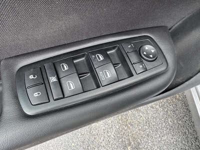 2015 Chrysler 200, $5999. Photo 7