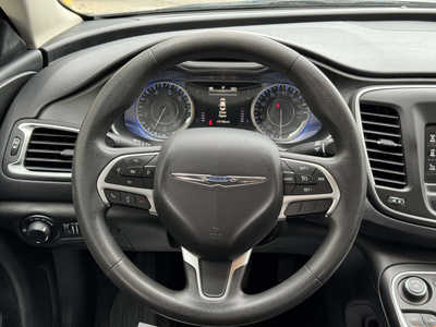 2015 Chrysler 200, $5999. Photo 9
