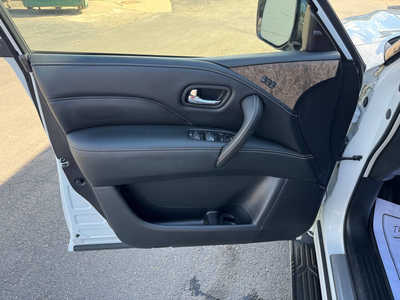 2021 Infiniti QX80, $32254. Photo 7