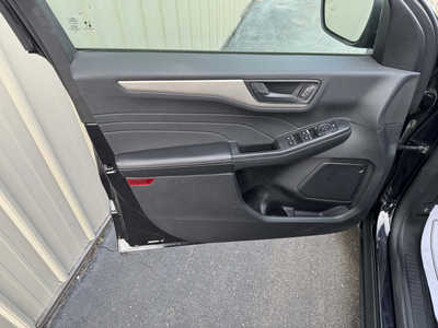 2022 Ford Escape, $19740. Photo 7