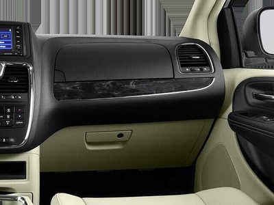 2013 Chrysler Town & Country, $0. Photo 12