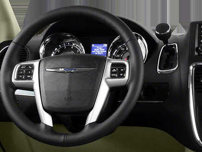 2013 Chrysler Town & Country, $0. Photo 5