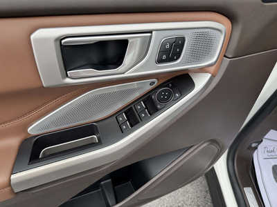 2023 Ford Explorer, $40772. Photo 8