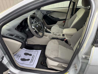 2012 Ford Focus, $0. Photo 9