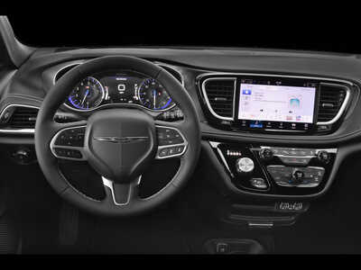 2025 Chrysler Pacifica, $33199. Photo 5