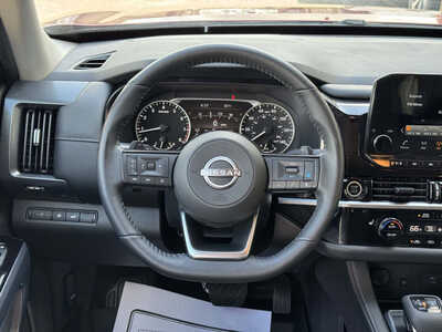 2024 Nissan Pathfinder, $36274. Photo 10