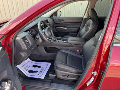 2024 Nissan Pathfinder, $36274. Photo 9