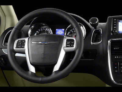 2015 Chrysler Town & Country, $0. Photo 5