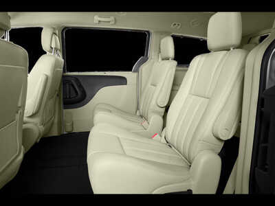 2015 Chrysler Town & Country, $0. Photo 9