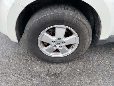 2012 Ford Escape, $6069. Photo 6