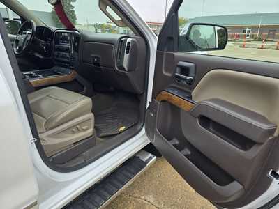 2017 Chevrolet 1500 Crew Cab, $24900. Photo 4