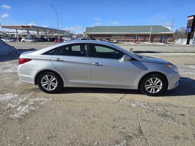 2013 Hyundai Sonata, $3900. Photo 2