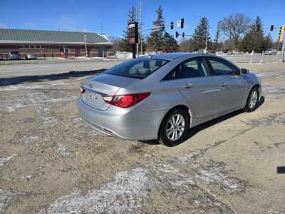 2013 Hyundai Sonata, $3900. Photo 3