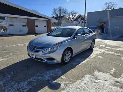 2013 Hyundai Sonata, $3900. Photo 4