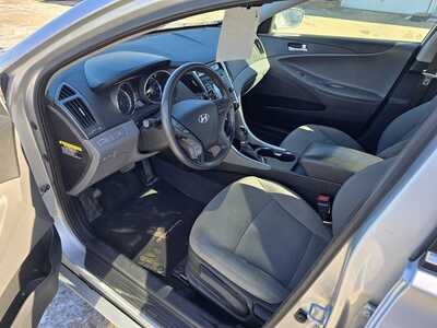 2013 Hyundai Sonata, $3900. Photo 7